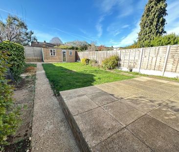 3 bedroom semi-detached bungalow to rent - Photo 2