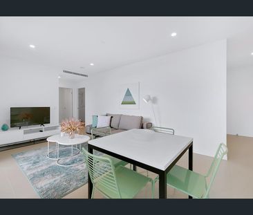 One bedroom apartment can't be missed! Unfurnished! - Photo 2