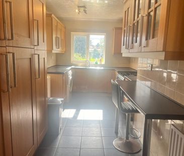 5 Bed Detached House, Linden Road, LU4 - Photo 6