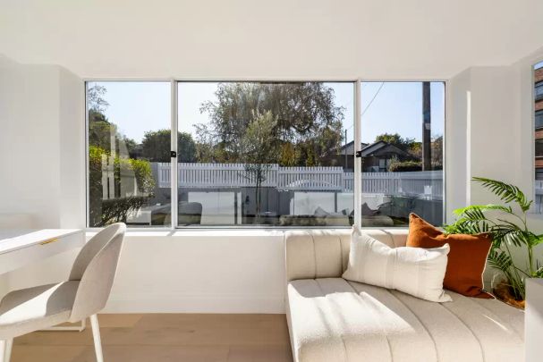 Beautifully renovated family sanctuary - Photo 1