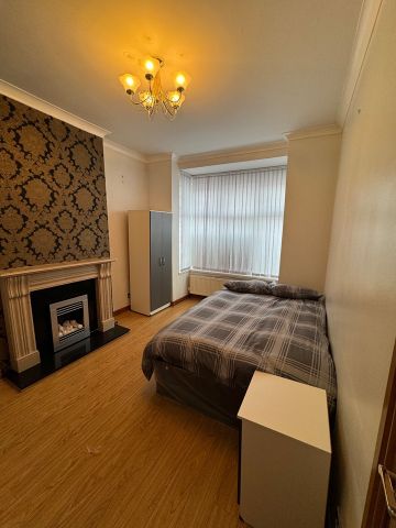 Room in a Shared House, Ellesmere Road, B8 - Photo 4
