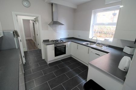 1 bedroom in a house share to rent - Photo 4