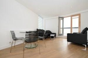 3 bedroom flat to rent - Photo 4