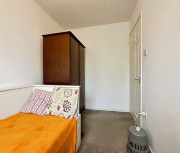 2 bedroom Semi-Detached House to let - Photo 4