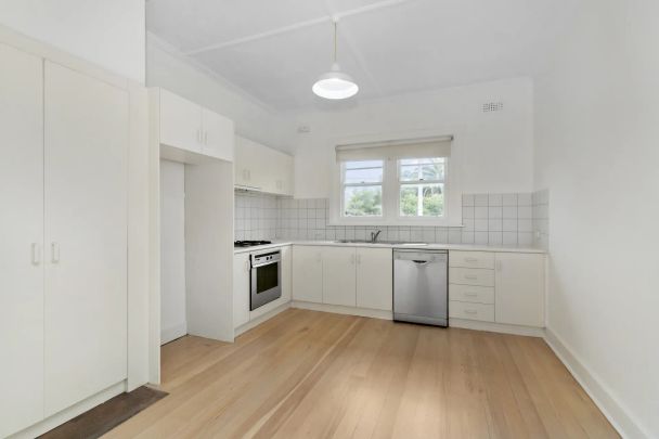 Unit 2/1a Oban Road, South Yarra. - Photo 1