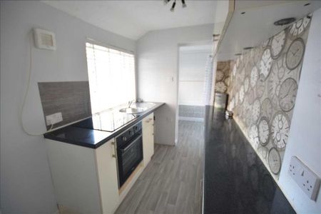 2 bedroom semi-detached house to rent - Photo 5