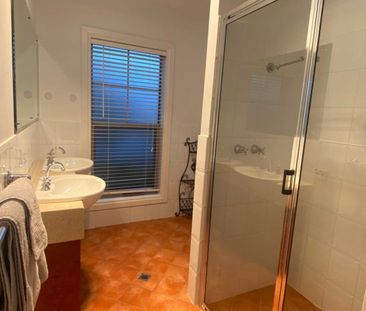 Charming 4 Bedroom Family Home with Double Garage - Photo 5