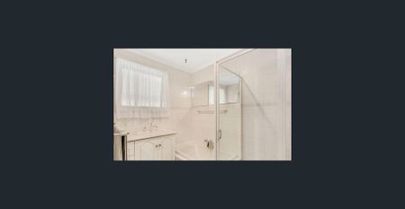 PERFECT LOCATION AND PRESENTATION - Photo 3