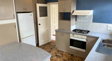 Nicely Presented Sunny Home - Orakei - Photo 4