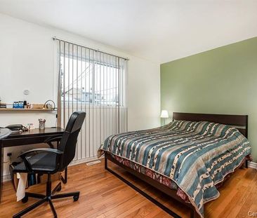 Maison de plain-pied - 6860 Av. Maupassant - Photo 2