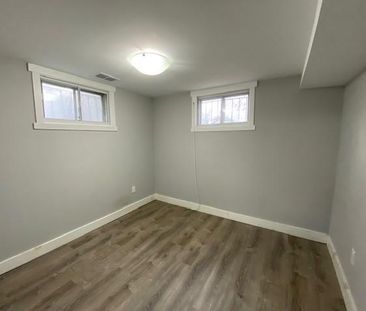 892 Victoria - Lower Unit - Renovated 2 Bedroom Basement Suite - Photo 4