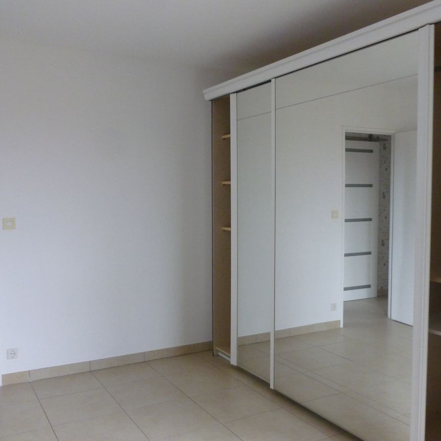 TINQUEUX – Appartement T3 de 75.43 m2 avec balcon et garage, disponible de suite. - Photo 1