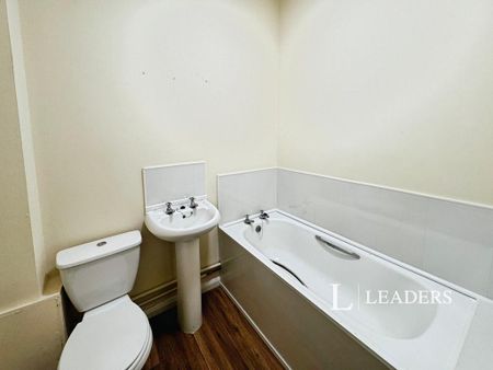 2 bedroom flat to rent - Photo 2