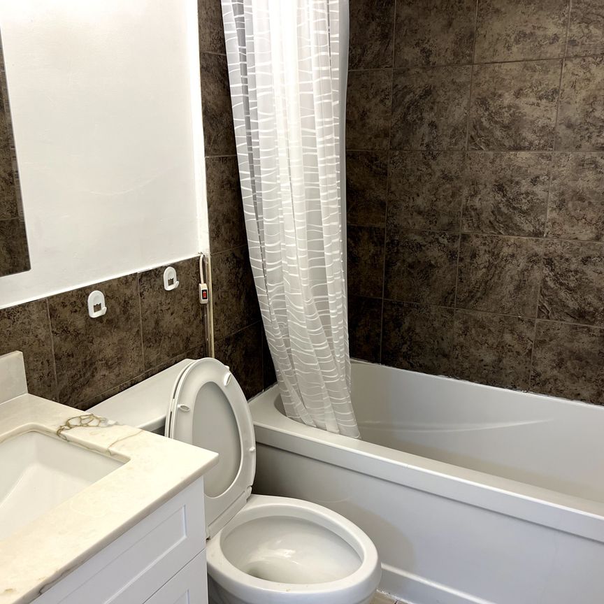 For Lease - 46 Ilfracombe Crescent, Toronto, Ontario - Photo 1