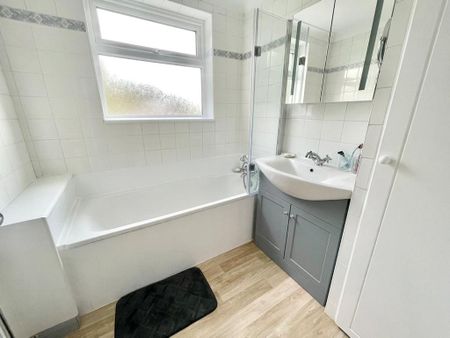 3 bedroom terraced house to rent - Photo 3