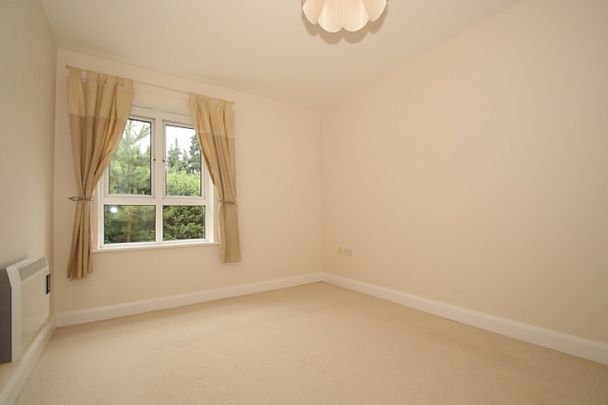 Heathside Crescent, Woking - Photo 1