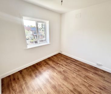 Bitterne Road West, Southampton - Photo 1