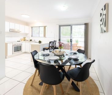Parkside Perfection - Spacious 3-Bed Townhouse in a Peaceful Setting - Photo 5