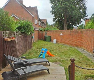 4 bedroom semi-detached house to rent - Photo 3