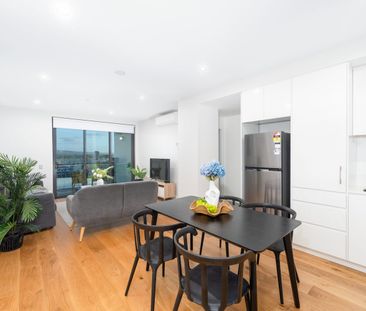 Fully Furnished East End Apartment | 2 Bed 2 Bath 1 Car | City Views - Photo 6