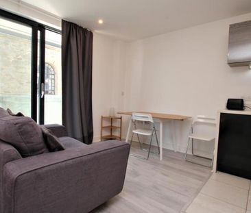 Ocean presents this furnished studio apartment within Invicta, Mill... - Photo 2