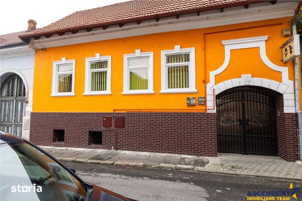 Casa pretabila: rezidential comercial servicii Central, Fagaras - Photo 1