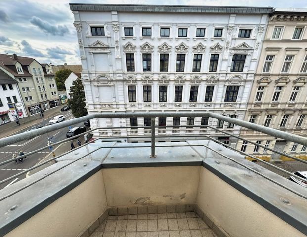 Attraktive 3-Raumwohnung mit 2 Balkonen, Einbauküche und Aufzug - Photo 1