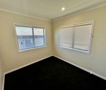 Renovated Three Bedroom - Photo 3