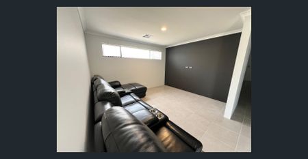 Spacious Seaside Living – Premium Rental Opportunity in WA 6037 - Photo 2