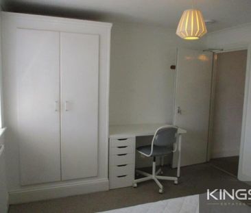 4 bedroom flat to rent - Photo 2