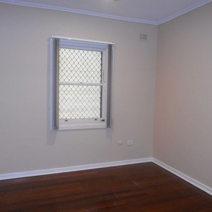 Charming 3-bedroom Home - Photo 1