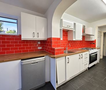 4 Bed Semi-Detached House, Montrose Avenue, LU3 - Photo 5