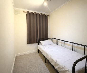 5 Bed Terraced House, Cambridge Road, IG3 - Photo 4