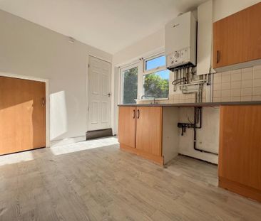 2 bedroom end of terrace house to rent - Photo 6
