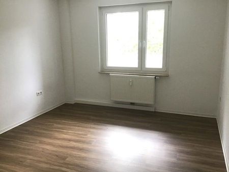 Schöne 2-Zimmer-Wohnung mit Ausblick ins Grüne und großem Balkon! - Photo 2