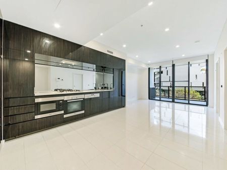 One-Bedroom Apartment With Parking - Photo 2