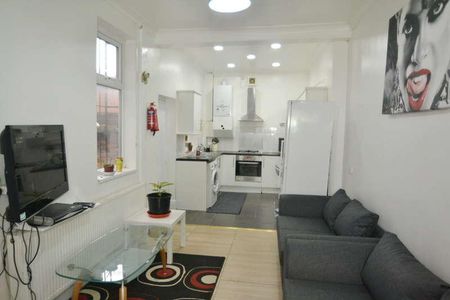 Standish Road, Fallowfield, Manchester, M14 - Photo 3