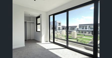 Brand New Four Bedrooms Three-Level Luxury Townhouse - Spacious, Stylish & Ready to Move in! - Photo 2