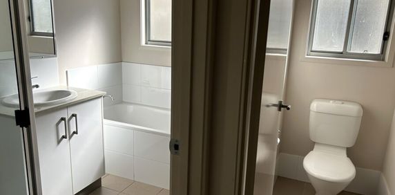 3 bedroom home in popular Estate - Photo 2