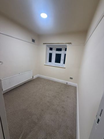 3 Bed Semi-Detached House, Raymead Avenue, CR7 - Photo 2