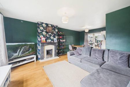 3 bedroom semi-detached house to rent - Photo 2