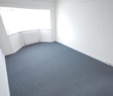 4 bedroom semi-detached house to rent - Photo 4