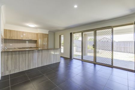 3 Bedroom Family Home With a Study!!!! - Photo 5
