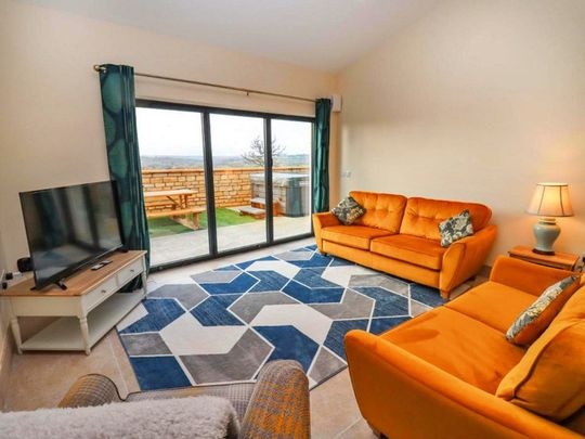 Cheltenham - Photo 1