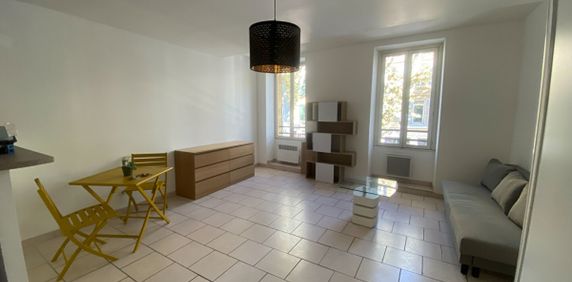 GRAND STUDIO MEUBLE DE 32.50 M² AU CENTRE VILLE - Photo 2