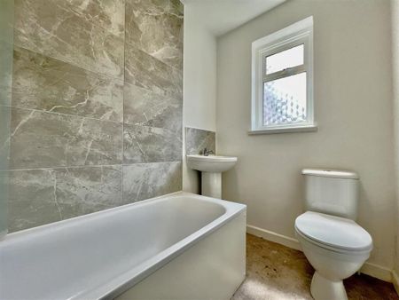 2 bedroom maisonette to rent - Photo 4