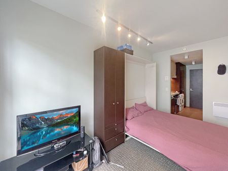 ***Welcome to E101A at Revolucion Apartments*** - Photo 4