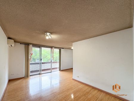 Strathfield - Photo 2