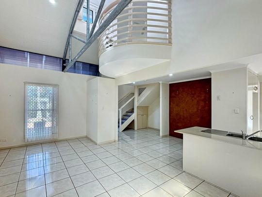 Spacious 2-Bedroom Townhouse in Central Bongaree with Waterfront Access - Photo 1