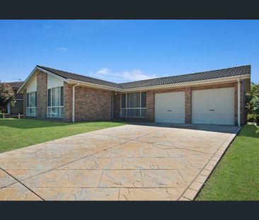 Spacious 4-Bedroom Family Home with Large Backyard in Metford - Photo 4